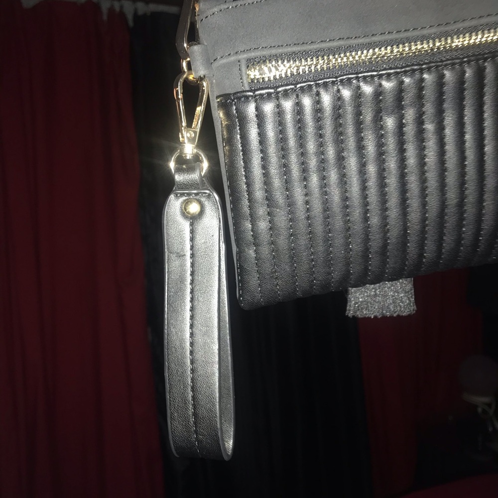 🖤”NWOT”🖤BLACK WRISTLET/CROSSBODY REMOVABLE STRAP - Picture 3 of 5